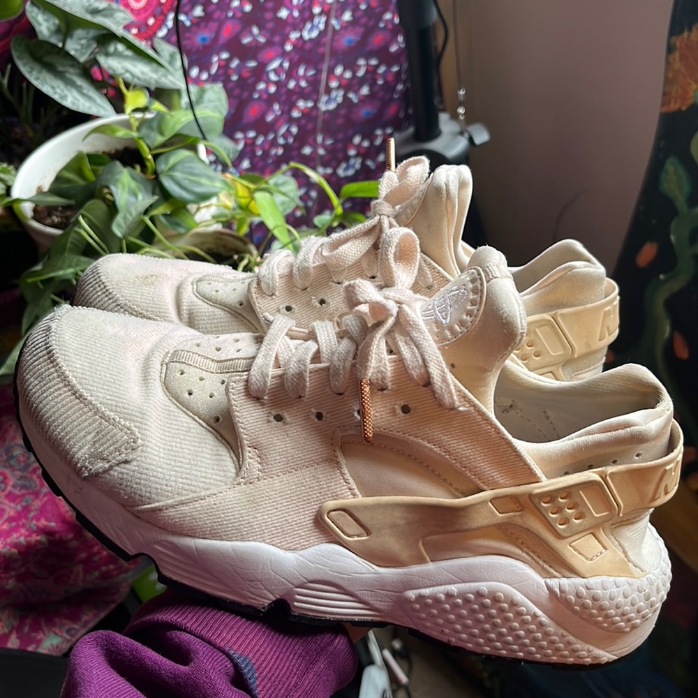 Nike shoe AIR HUARACHE size 9.5